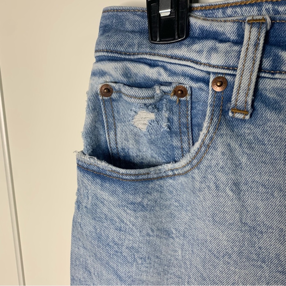 Abercrombie & Fitch The 90s Straight Ultra High Rise Distressed Jeans - Picture 7 of 12